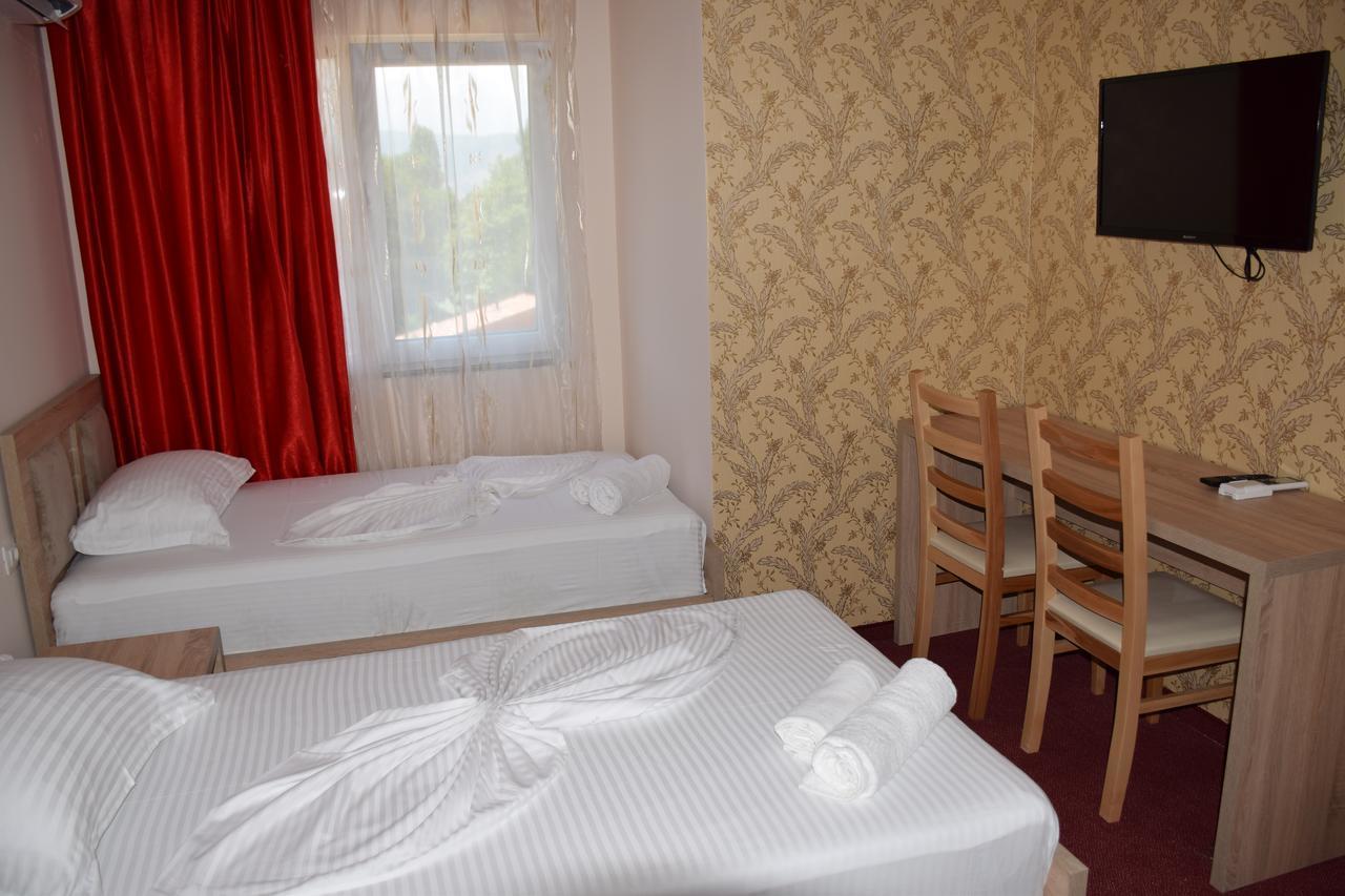 Hotel Pogradeci 2 Tushemisht Zewnętrze zdjęcie